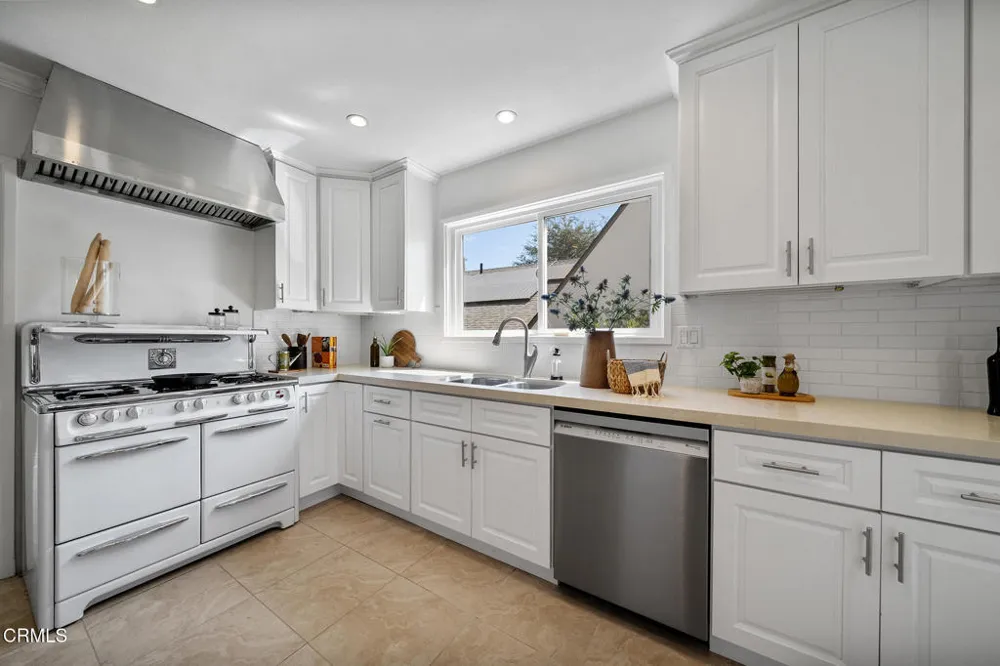 2370 Catherine Road Altadena, CA 91001