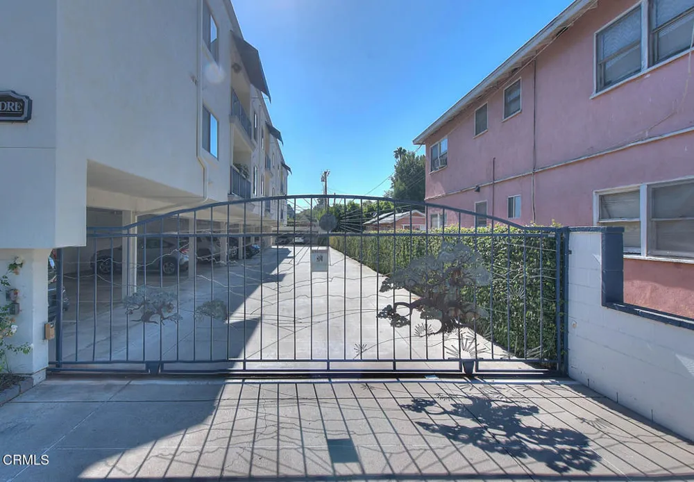 285 S Sierra Madre Boulevard #E Pasadena, CA 91107