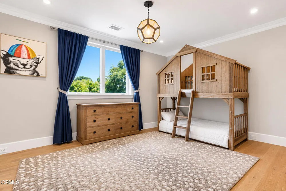 10331 Valley Spring Lane Toluca Lake, CA 91602