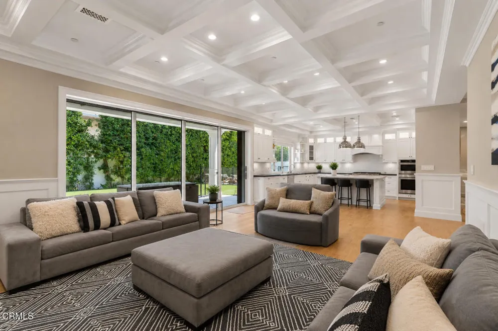 10331 Valley Spring Lane Toluca Lake, CA 91602
