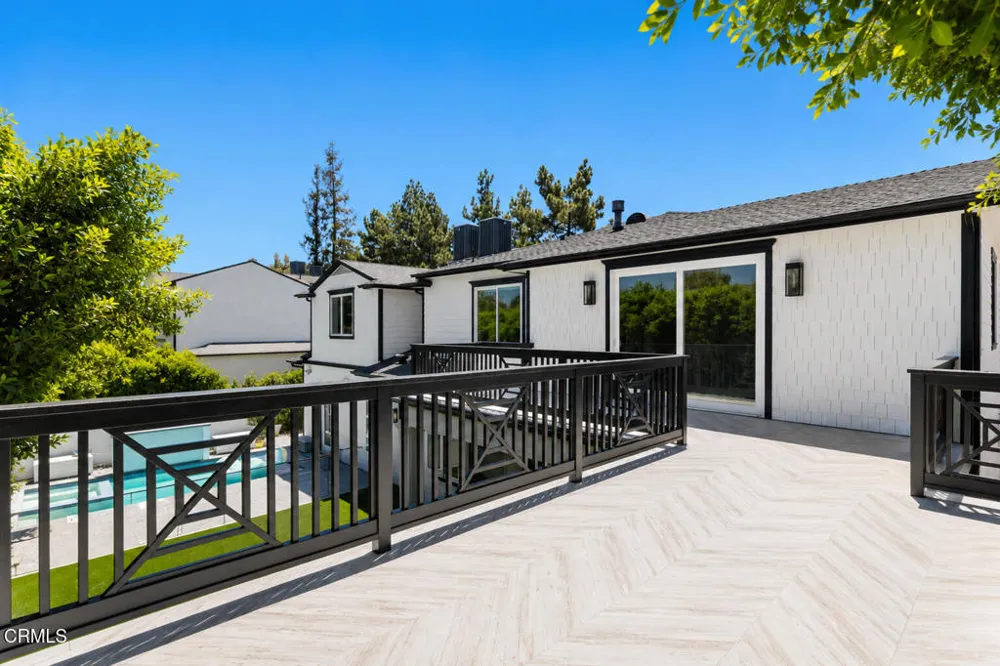 10331 Valley Spring Lane Toluca Lake, CA 91602
