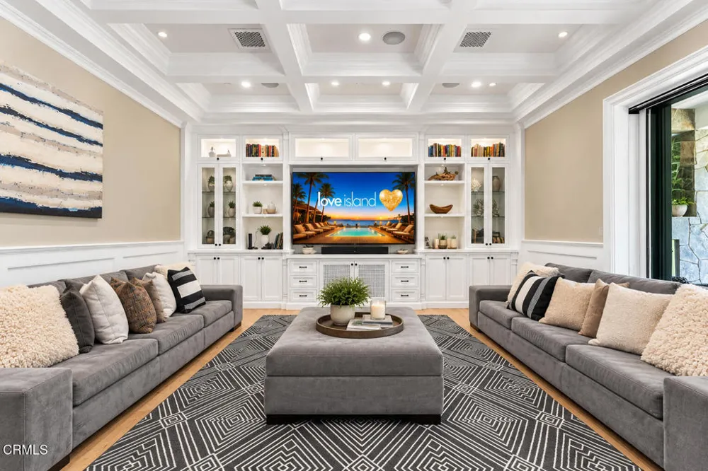 10331 Valley Spring Lane Toluca Lake, CA 91602