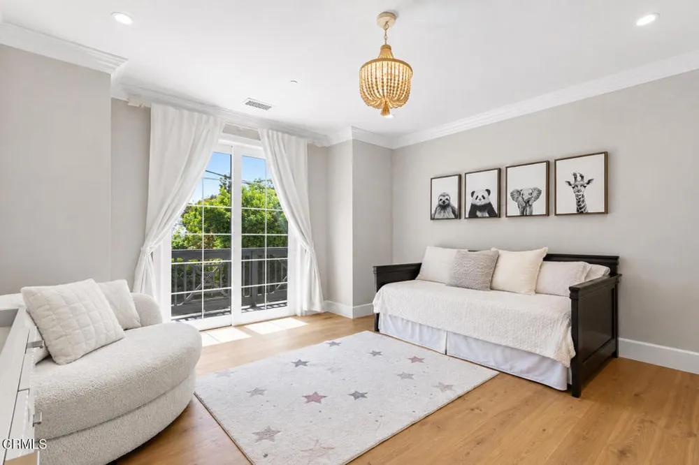 10331 Valley Spring Lane Toluca Lake, CA 91602