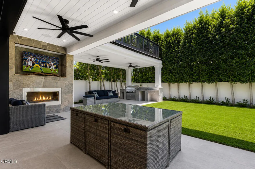 10331 Valley Spring Lane Toluca Lake, CA 91602