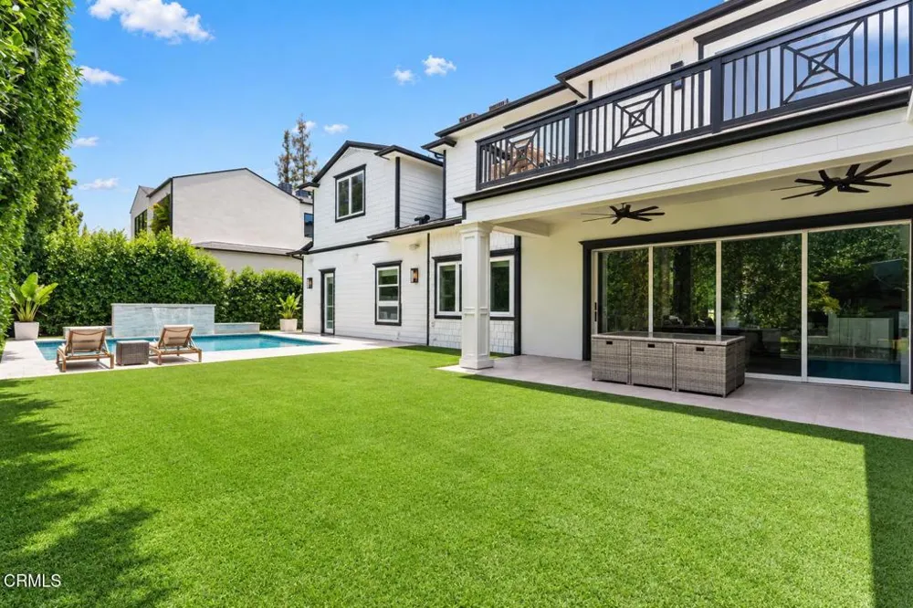 10331 Valley Spring Lane Toluca Lake, CA 91602