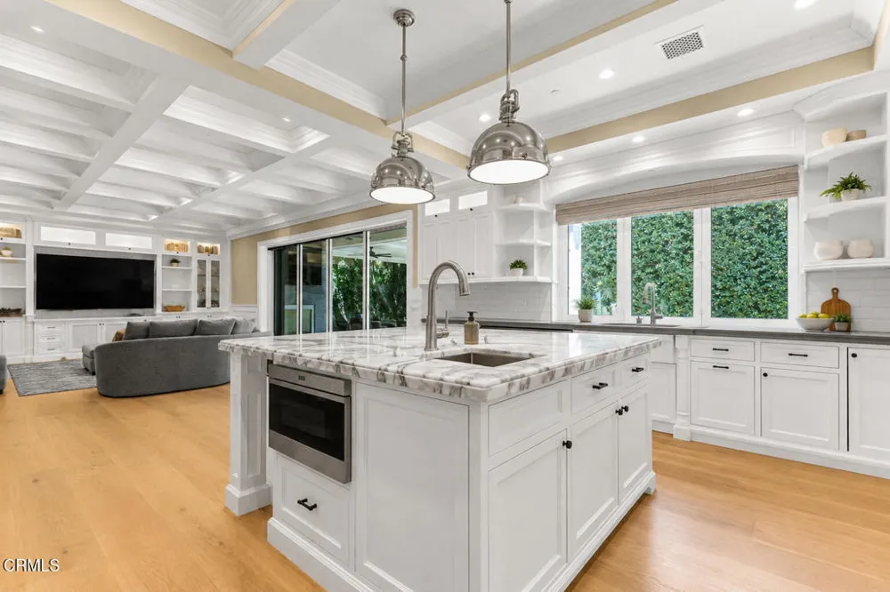 10331 Valley Spring Lane Toluca Lake, CA 91602