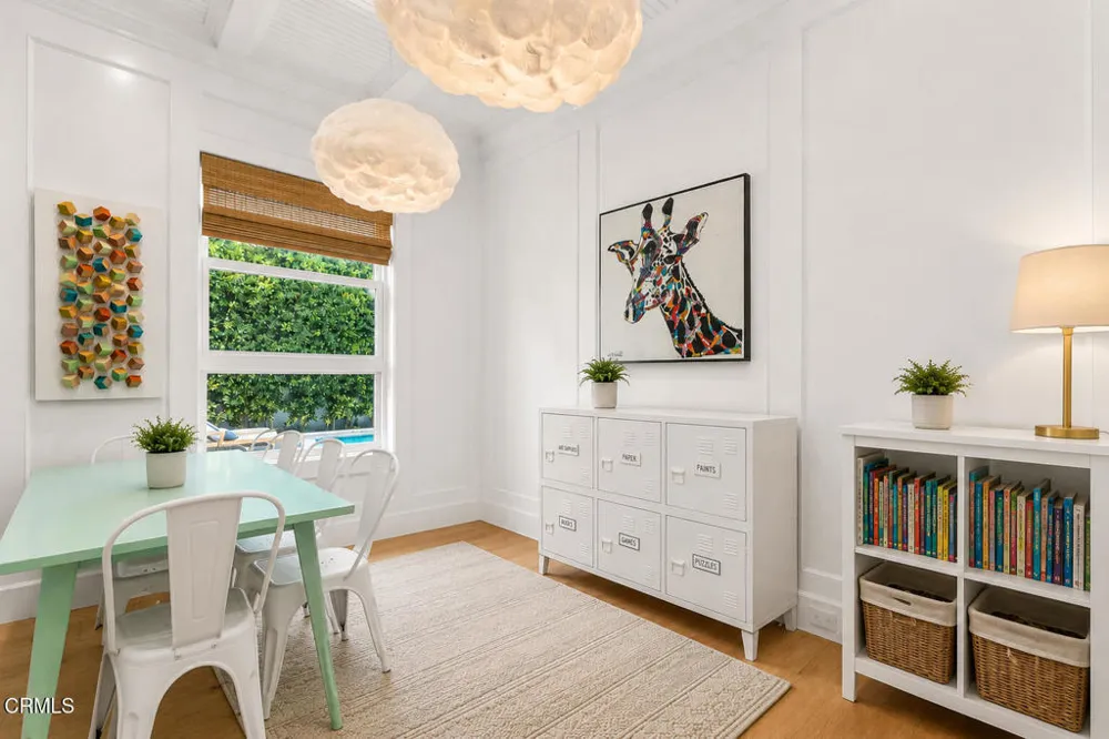 10331 Valley Spring Lane Toluca Lake, CA 91602