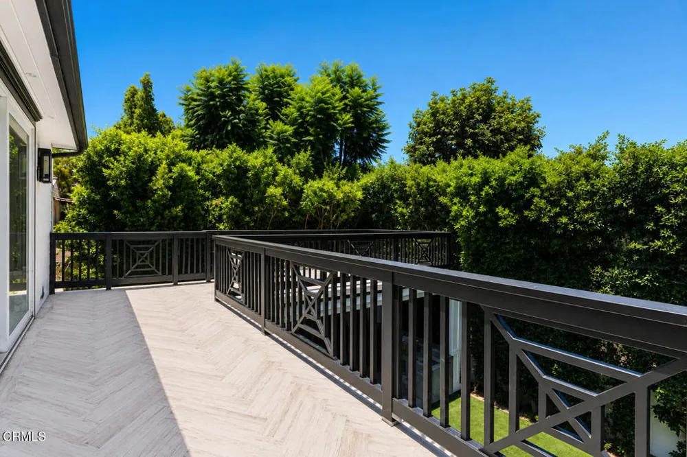 10331 Valley Spring Lane Toluca Lake, CA 91602