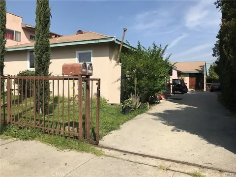 1325 W 36th Place