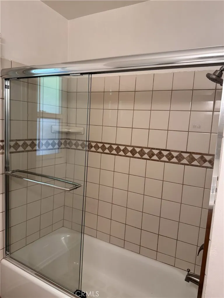 20146 Hartland Winnetka, CA 91306