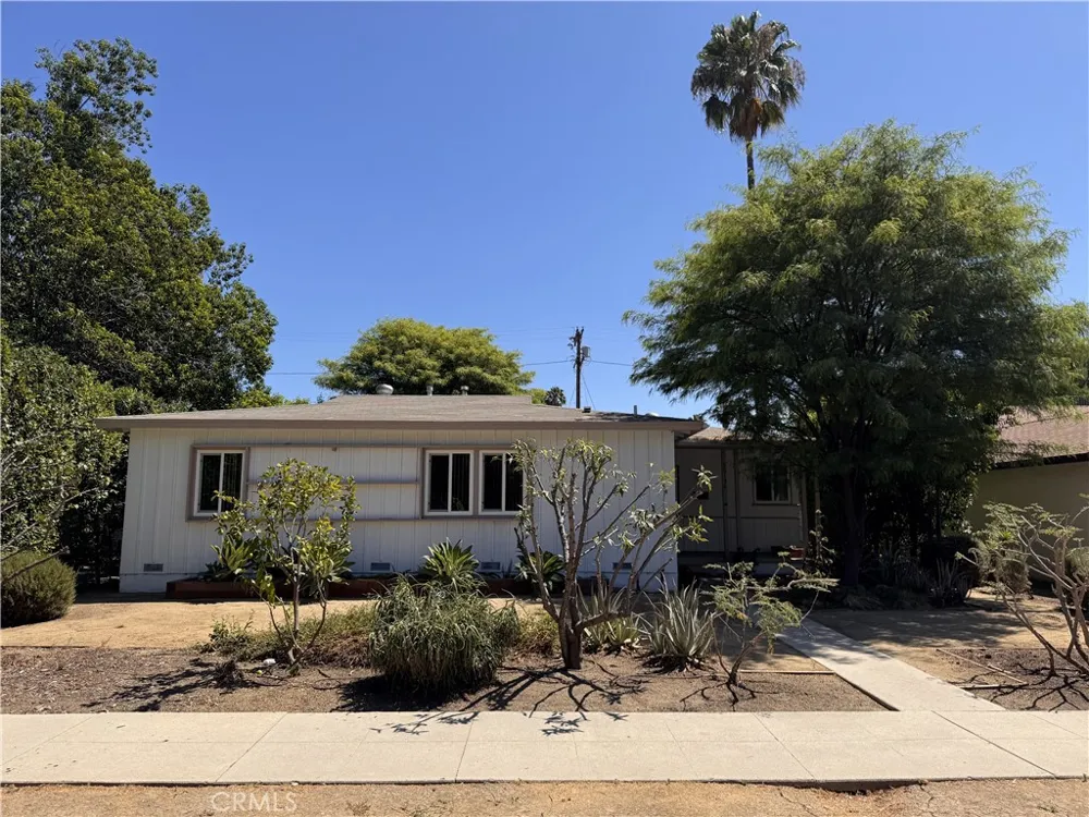 20146 Hartland Winnetka, CA 91306