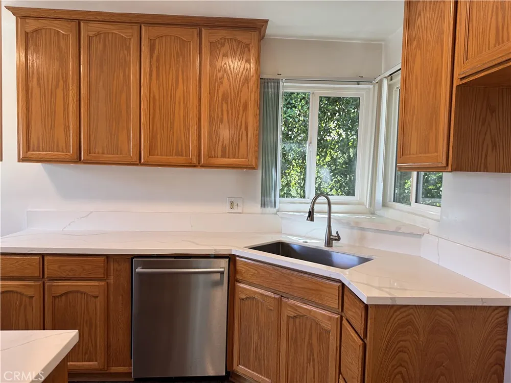 20146 Hartland Winnetka, CA 91306
