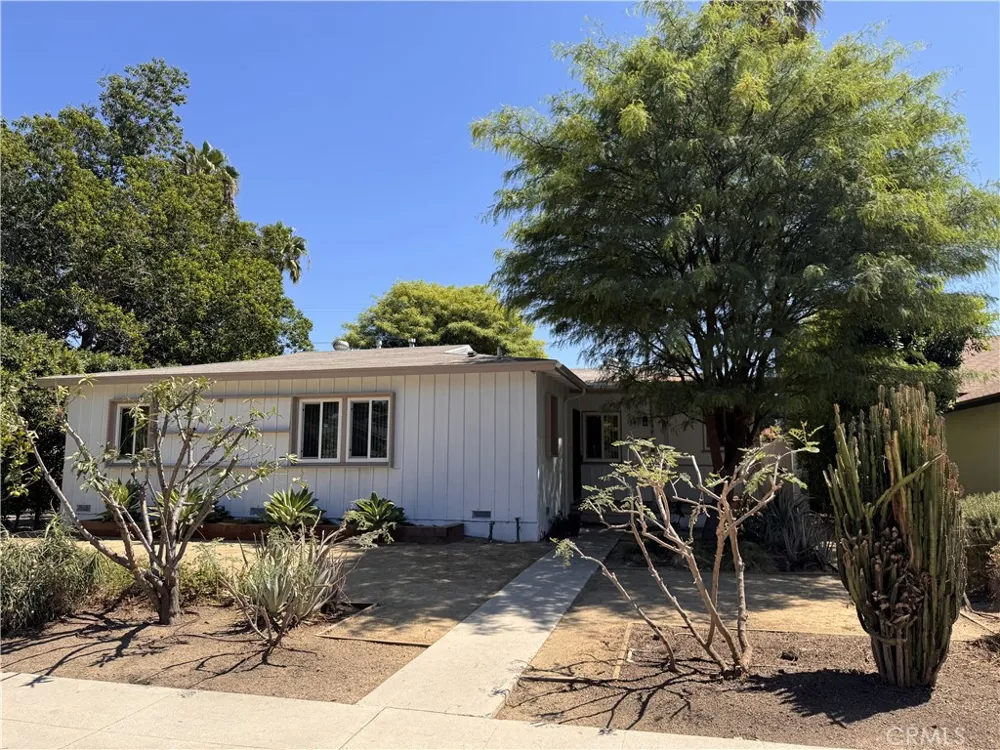 20146 Hartland Winnetka, CA 91306