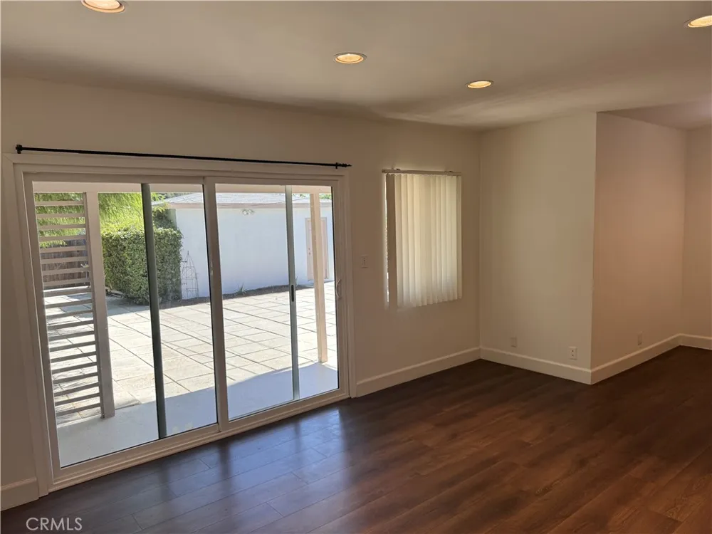 20146 Hartland Winnetka, CA 91306