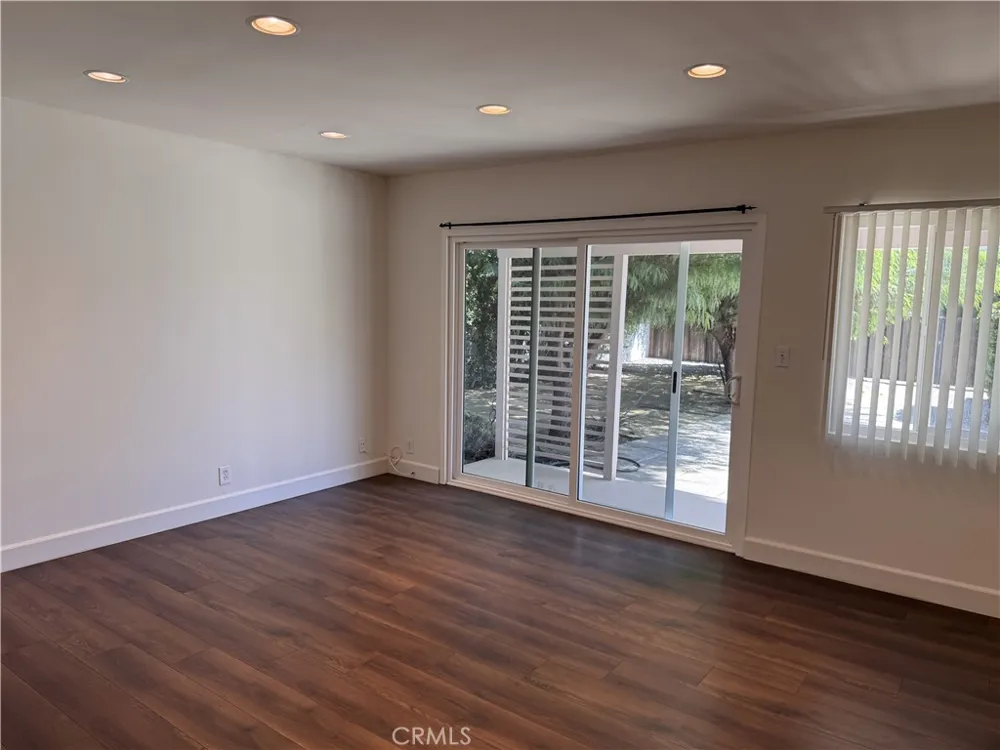 20146 Hartland Winnetka, CA 91306
