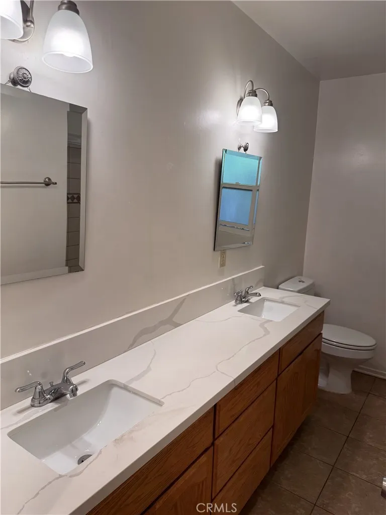 20146 Hartland Winnetka, CA 91306