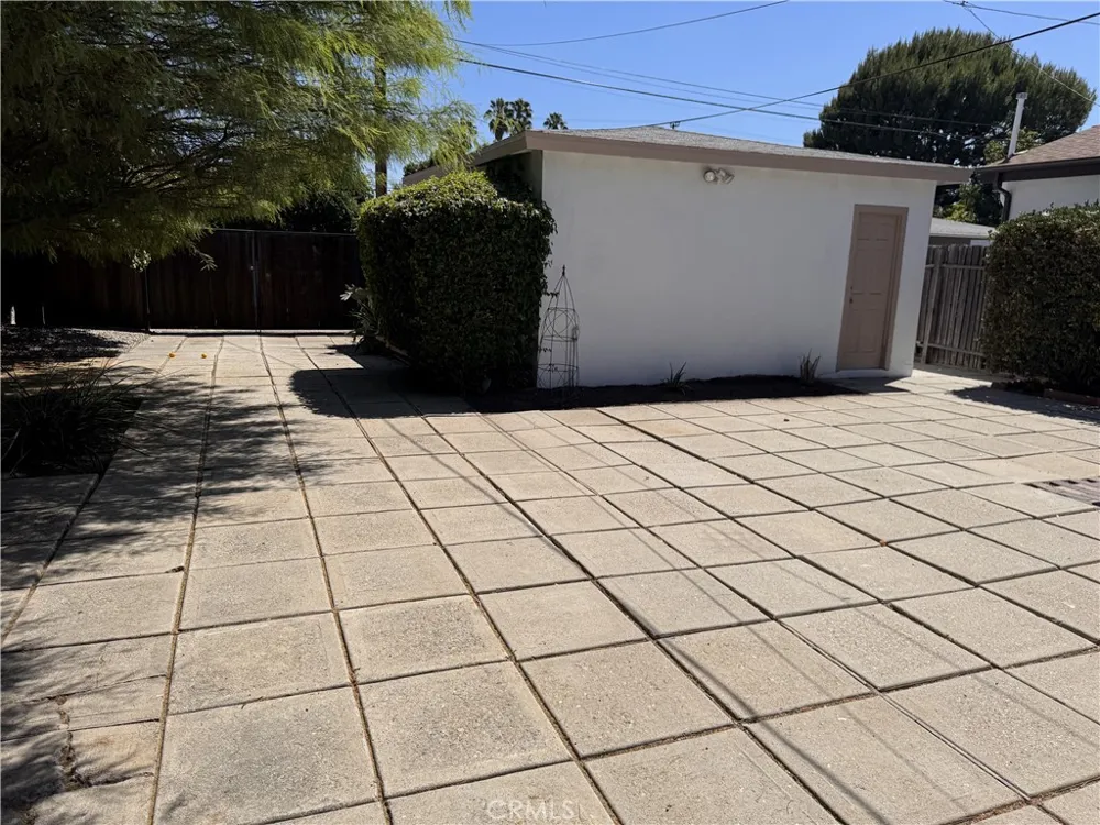 20146 Hartland Winnetka, CA 91306