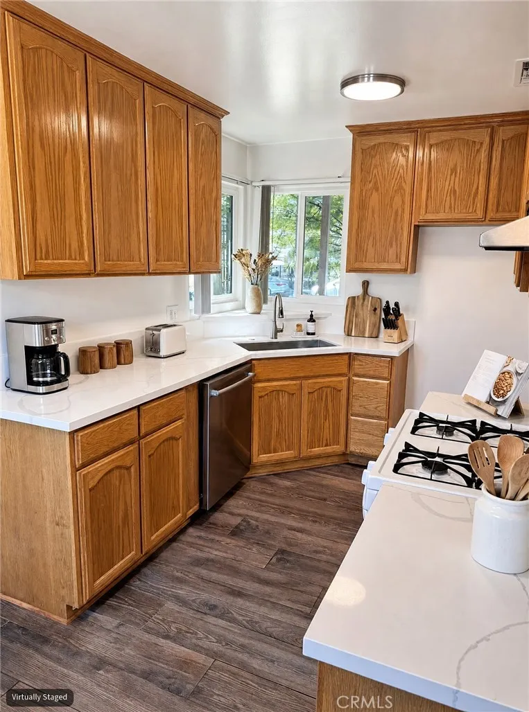 20146 Hartland Winnetka, CA 91306