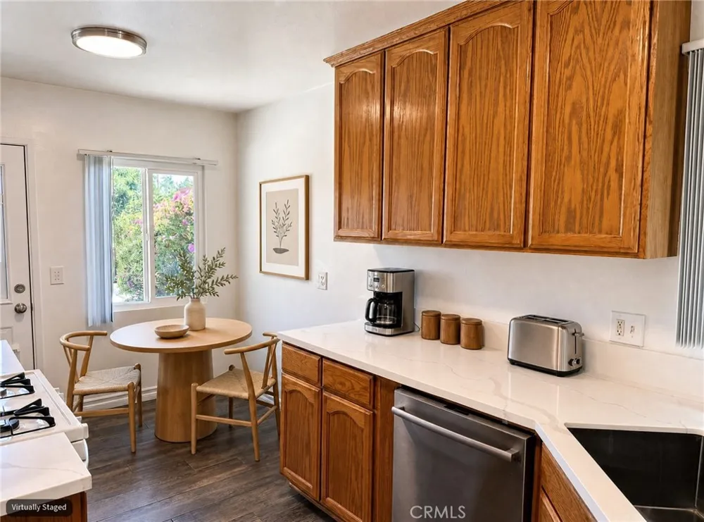 20146 Hartland Winnetka, CA 91306