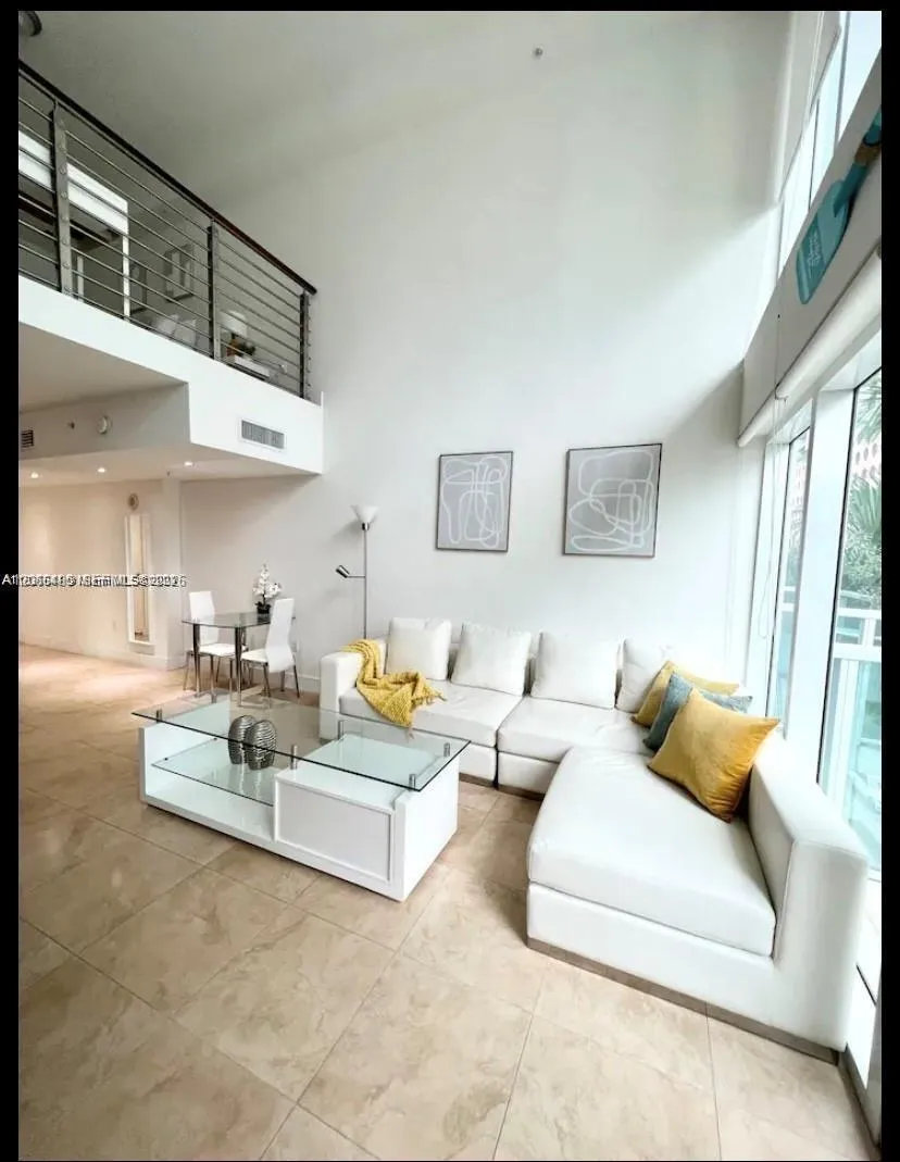 41 SE 5th St #414 Miami, FL 33131
