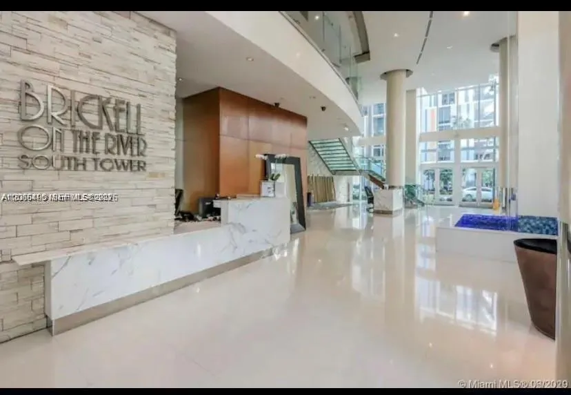 41 SE 5th St #414 Miami, FL 33131