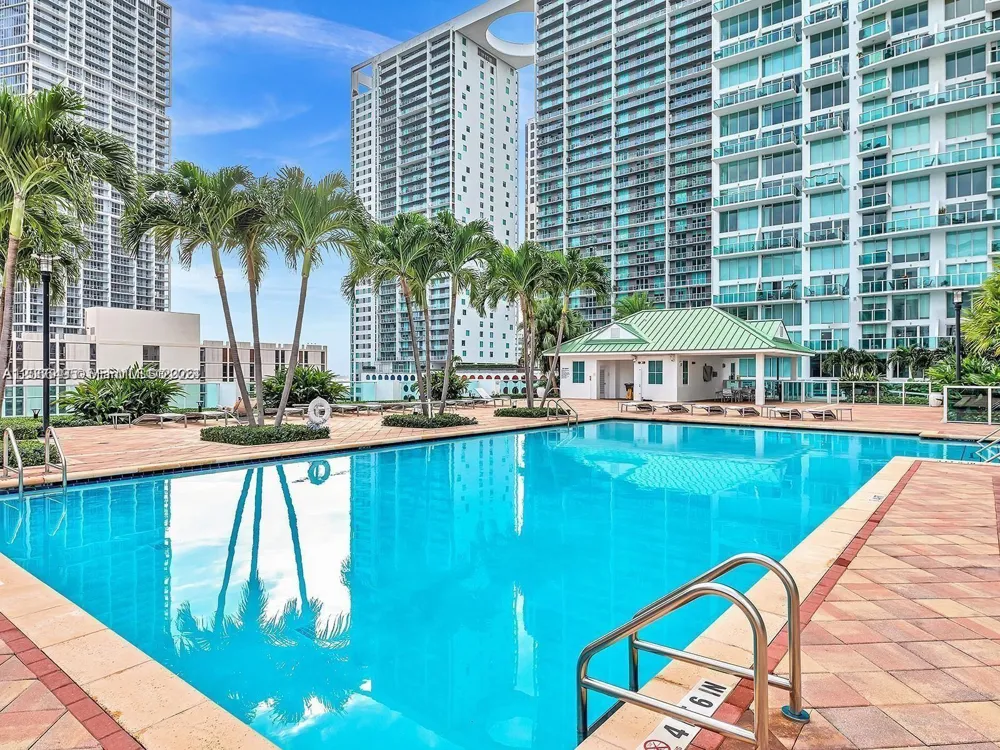 41 SE 5th St #414 Miami, FL 33131