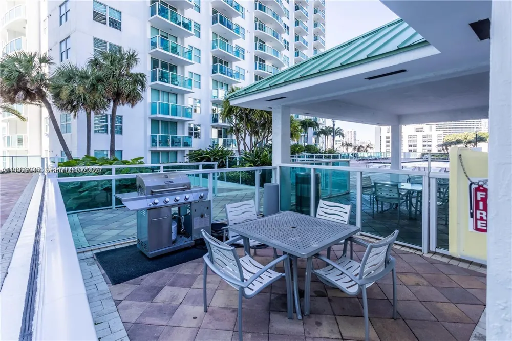 41 SE 5th St #414 Miami, FL 33131