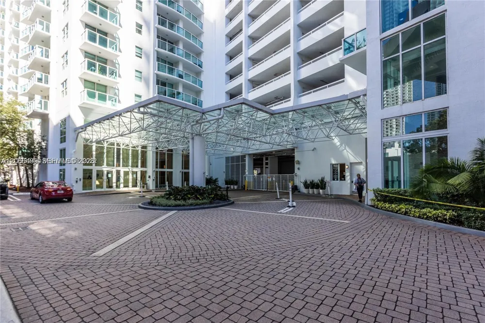 41 SE 5th St #414 Miami, FL 33131