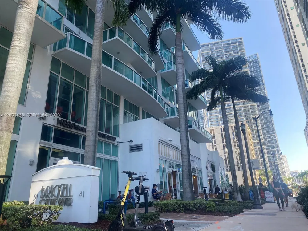 41 SE 5th St #414 Miami, FL 33131