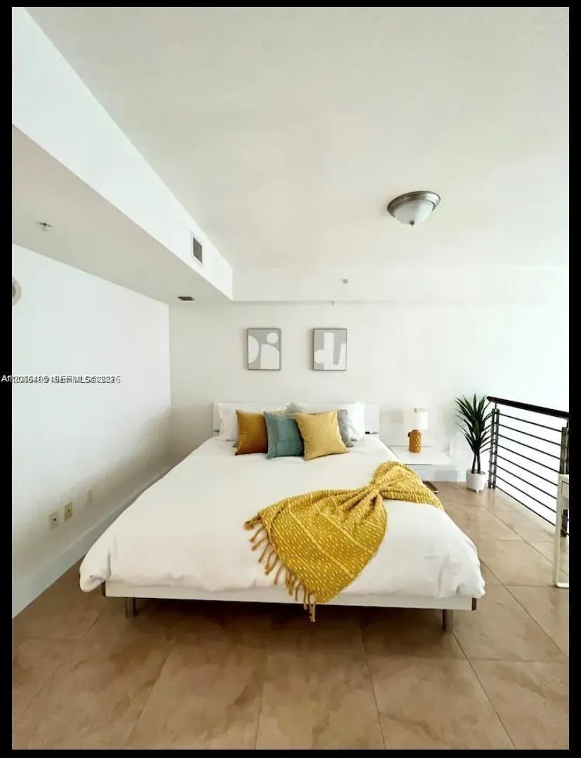 41 SE 5th St #414 Miami, FL 33131