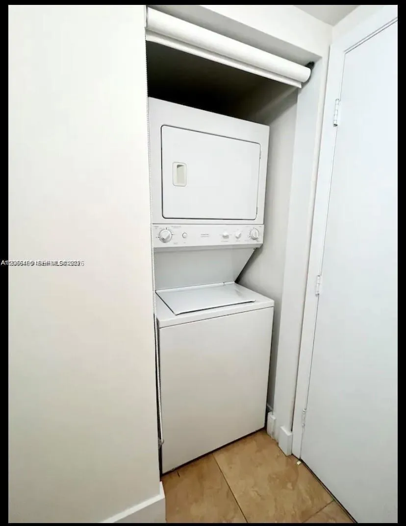 41 SE 5th St #414 Miami, FL 33131