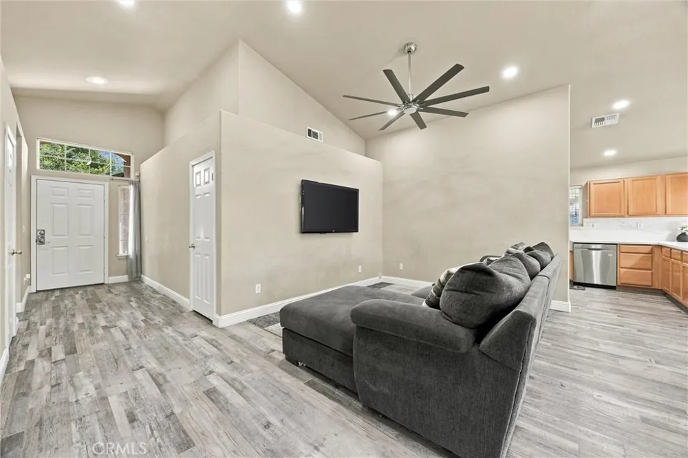 2303 Trentino Bakersfield, CA 93313