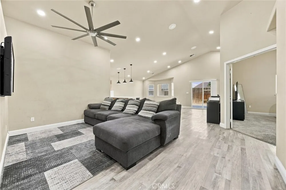 2303 Trentino Bakersfield, CA 93313