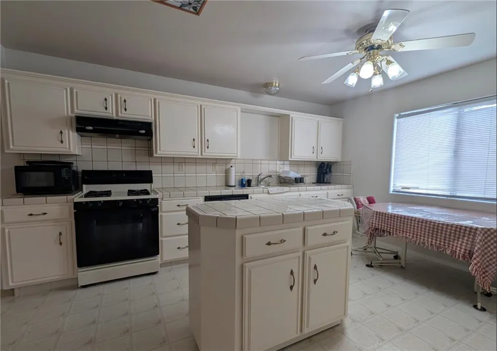 296 8th Grover Beach, CA 93433
