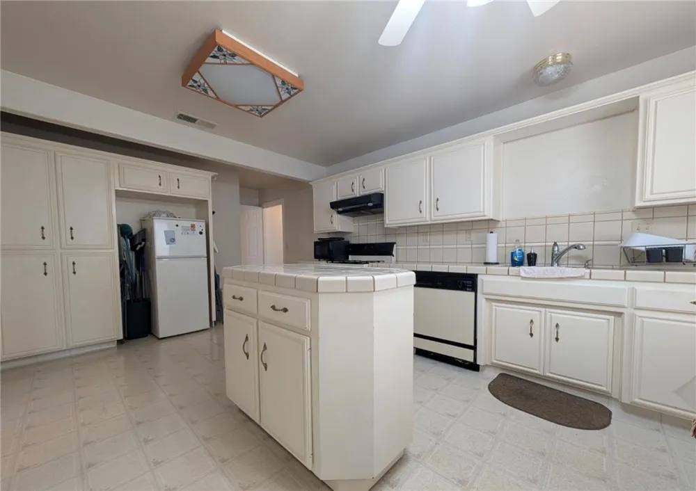296 8th Grover Beach, CA 93433