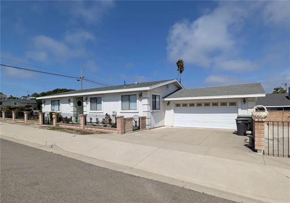 296 8th Grover Beach, CA 93433