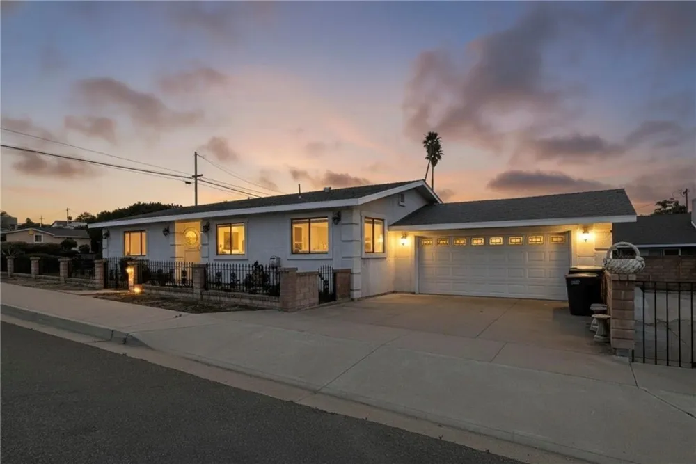 296 8th Grover Beach, CA 93433