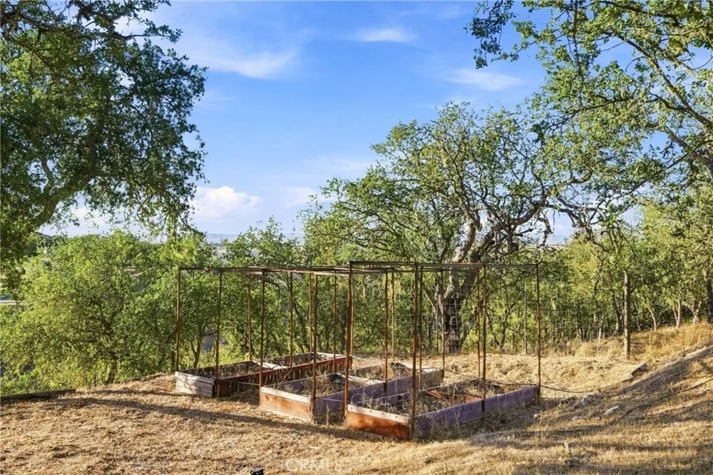 5680 High Ridge Paso Robles, CA 93446