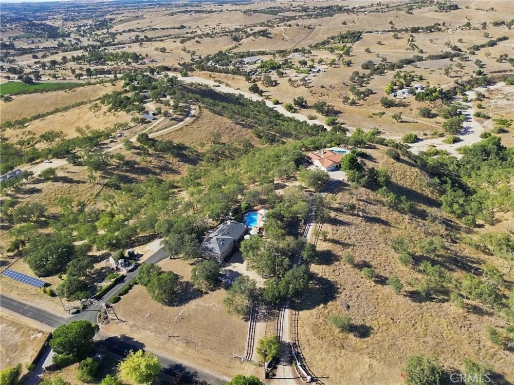 5680 High Ridge Paso Robles, CA 93446