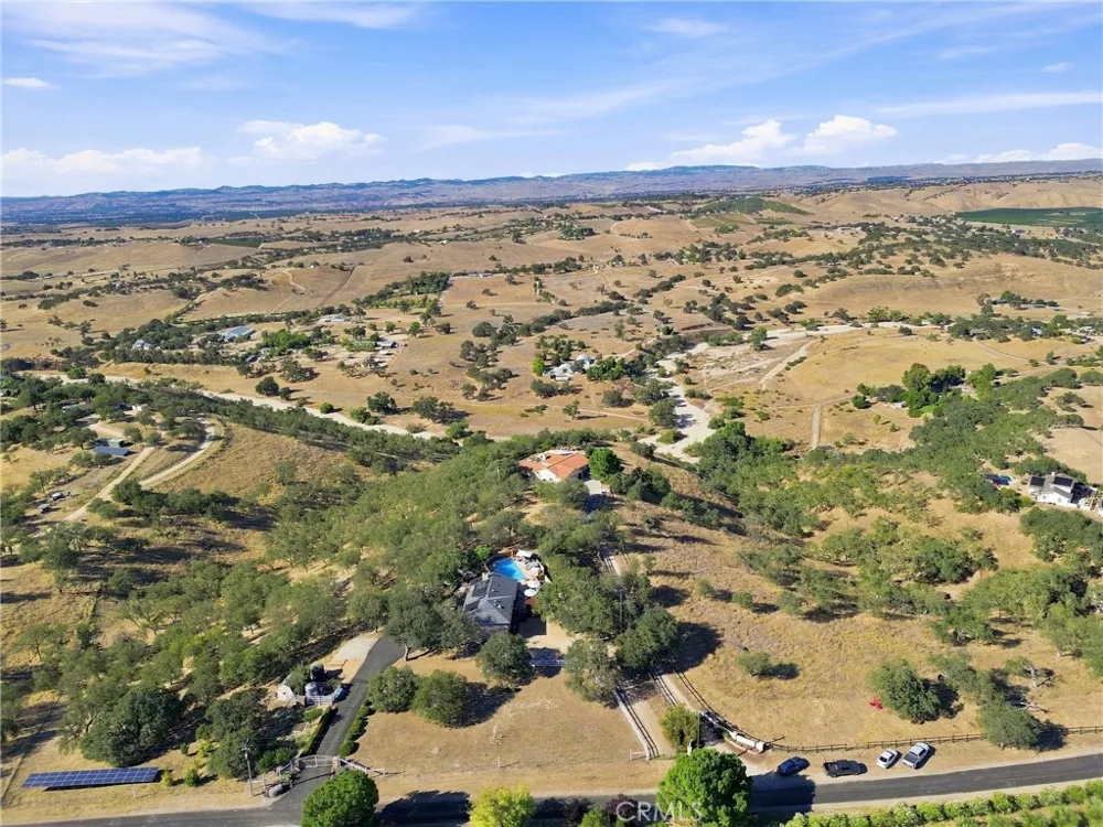 5680 High Ridge Paso Robles, CA 93446
