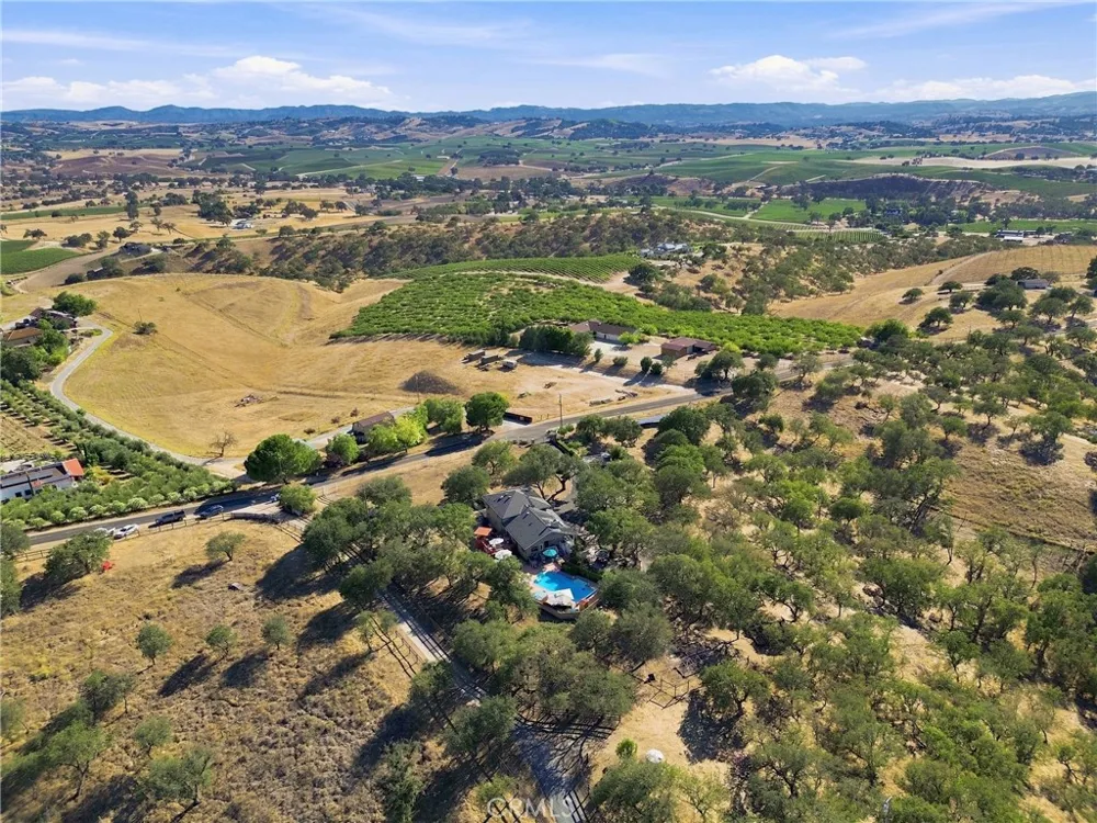 5680 High Ridge Paso Robles, CA 93446