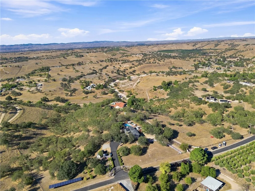 5680 High Ridge Paso Robles, CA 93446