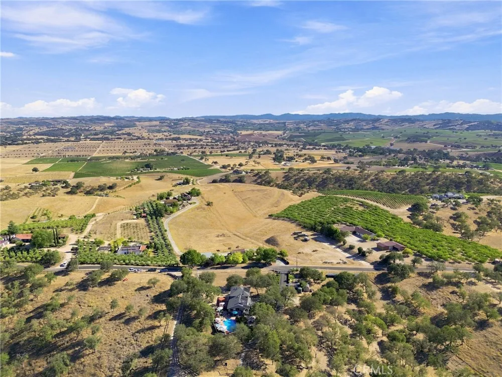 5680 High Ridge Paso Robles, CA 93446