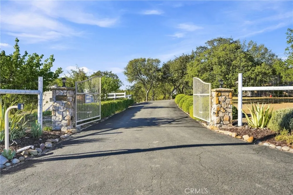 5680 High Ridge Paso Robles, CA 93446