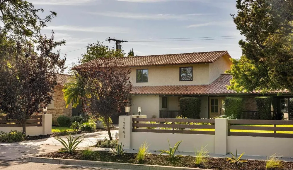 12441 La Bella Dr North Tustin, CA 92705