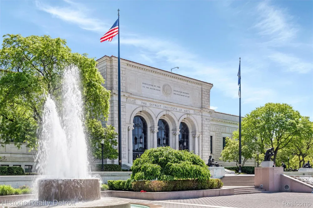 1300 E Lafayette #604 Detroit City, MI 48207