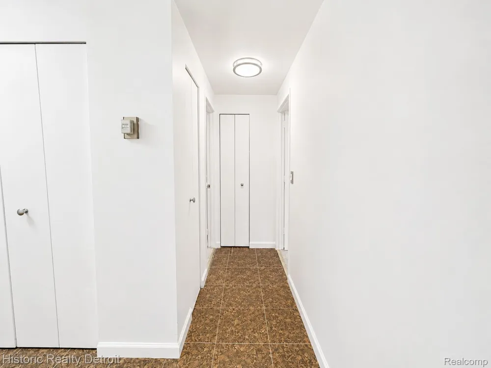 1300 E Lafayette #604 Detroit City, MI 48207