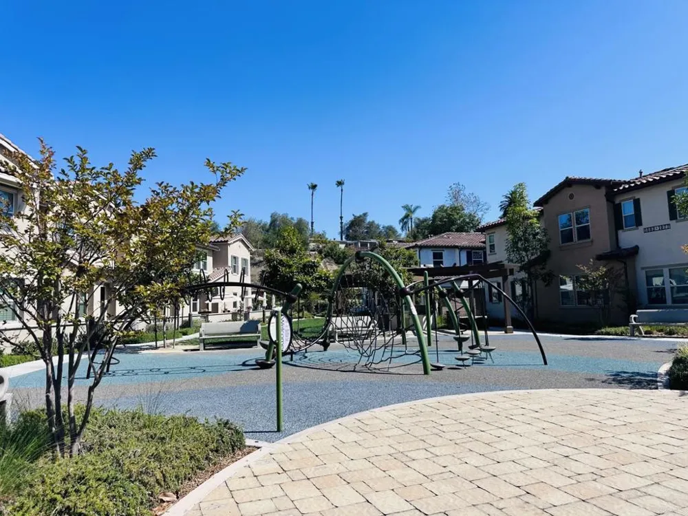 1144 Delpy View Vista, CA 92084