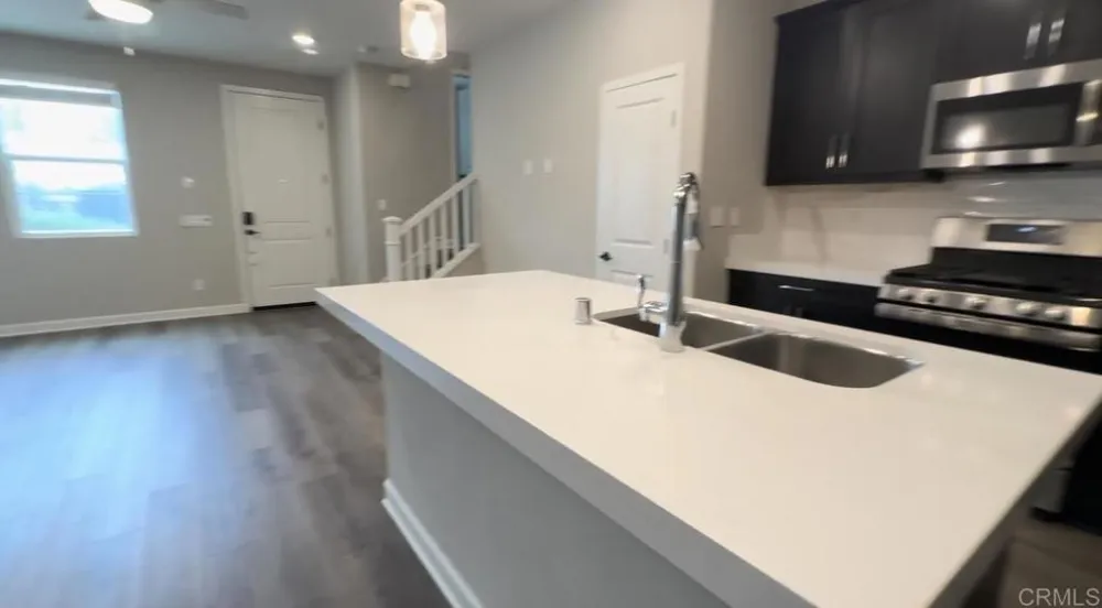 1144 Delpy View Vista, CA 92084