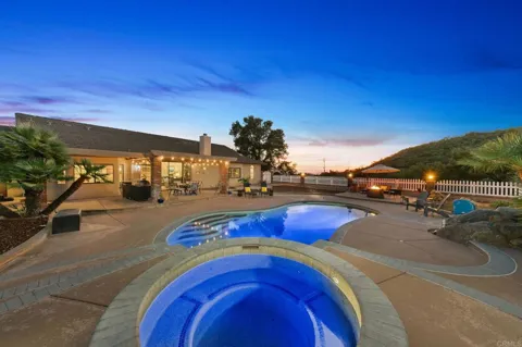 15404 El Capitan Real Ln